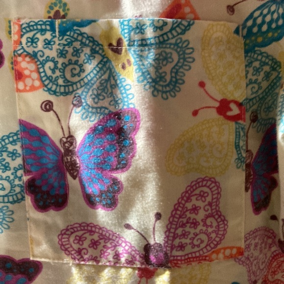 Ladies gently used butterfly scrub top - Picture 4 of 7